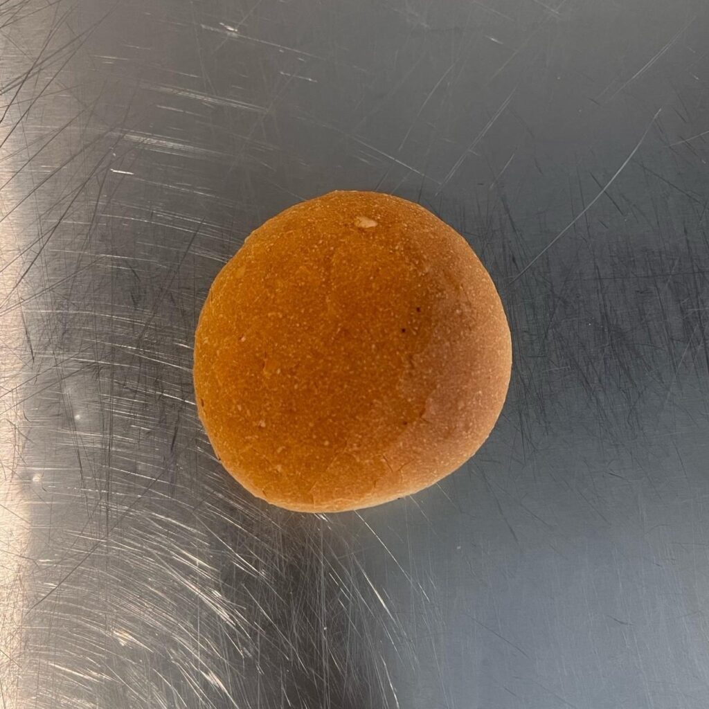 Bakkerswerkplaats harde witte bol