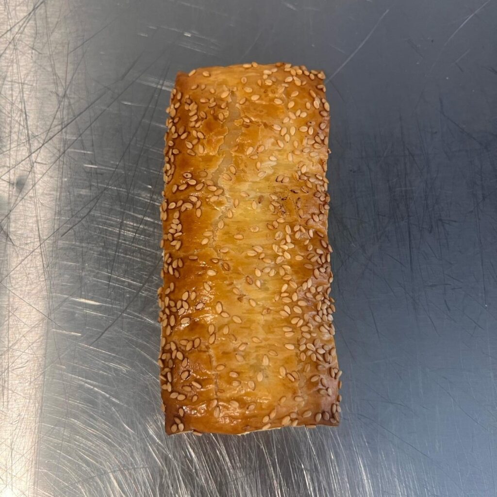 Bakkerswerkplaats pikant saucijzenbroodje