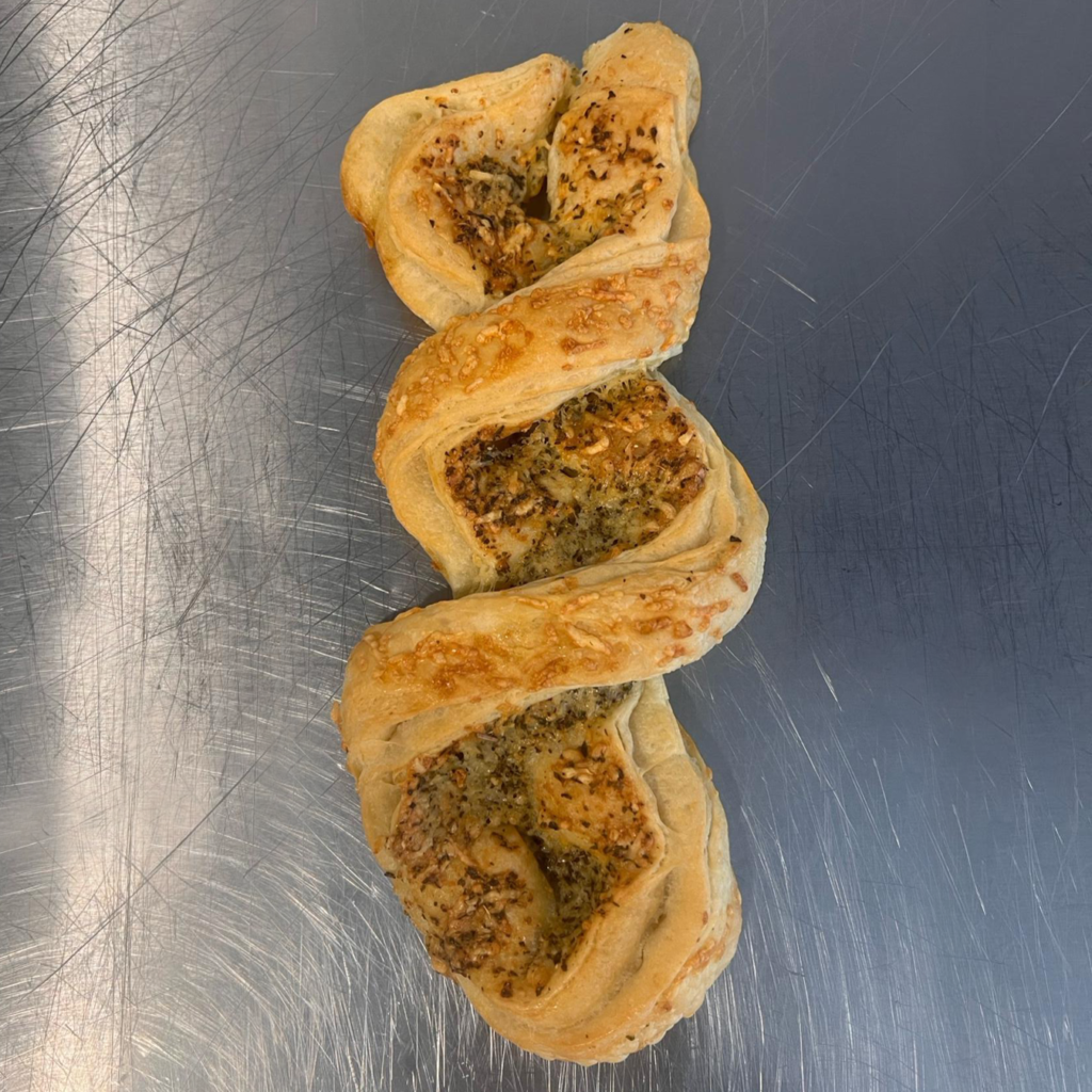 Bakkerswerkplaats kaasstengel pesto